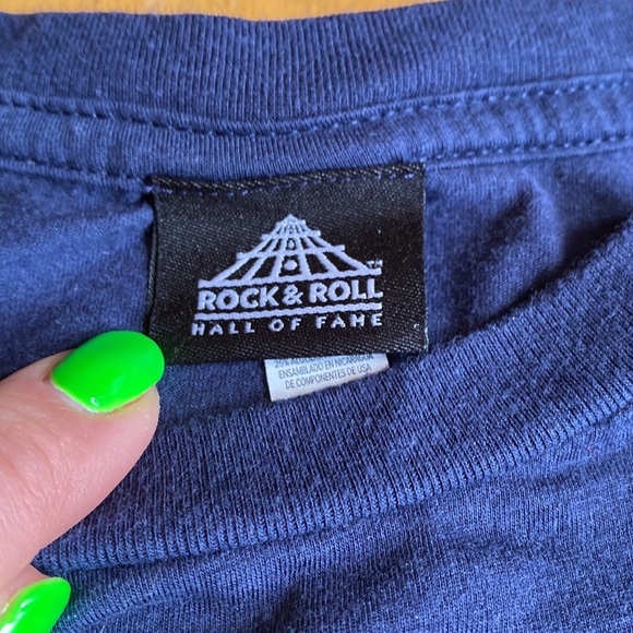 Rock & Roll Hall of Fame Cleveland Ohio t-shirt size L in good condition - Picture 2 of 6